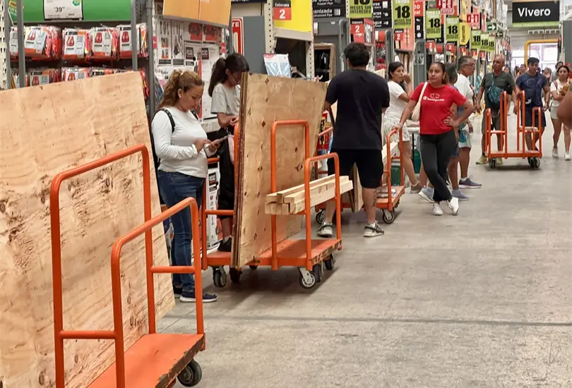 Comienzan las compras de pánico en Cancún ante la alerta azul del huracán ´Beryl´ | VIDEOS Comienzan las compras de pánico en Cancún ante la alerta azul del huracán ´Beryl´ | VIDEOS