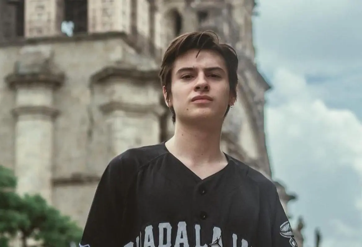 Goza de gran popularidad en redes sociales. En Instagram tiene 186 mil seguidores y en TikTok lo siguen más de 400 mil usuarios.