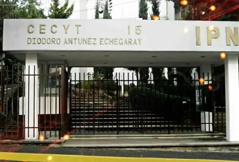La alumna muri&oacute; tras caer de uno de los edificios de la instituci&oacute;n educativa 