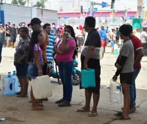 En plena ola de calor, limitan venta de garrafones de agua e incrementa sus costos
