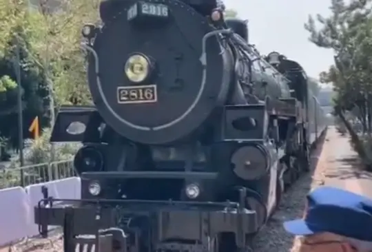 Llega a la ciudad de México la Locomotora a vapor La Emperatriz.