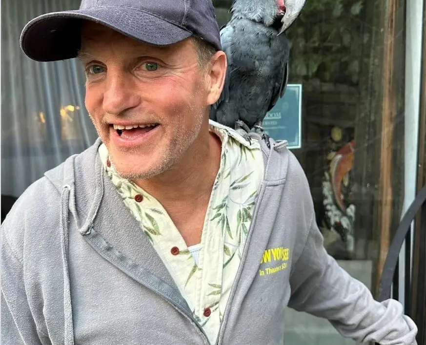 Ahora tiene 62 años y es padre de tres hijos. Ha trabajado en películas como 'El hombre de Toronto' y 'Venom'.