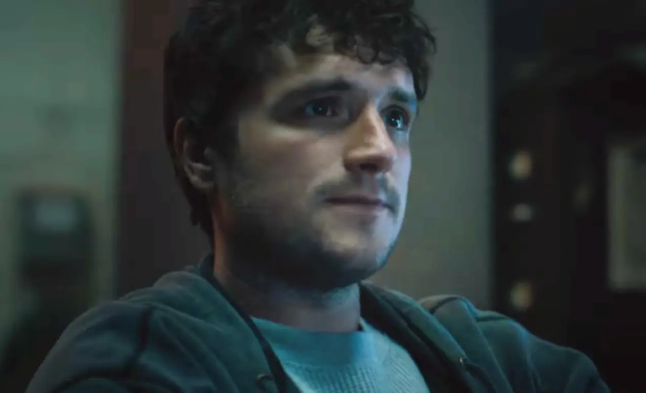 Ahora tiene 31 años y mantiene un noviazgo de más de 10 años con la actriz española Claudia Traisac. Ha trabajado en películas como 'Beekeeper: El protector' y 'Viaje al centro de la Tierra 3'.