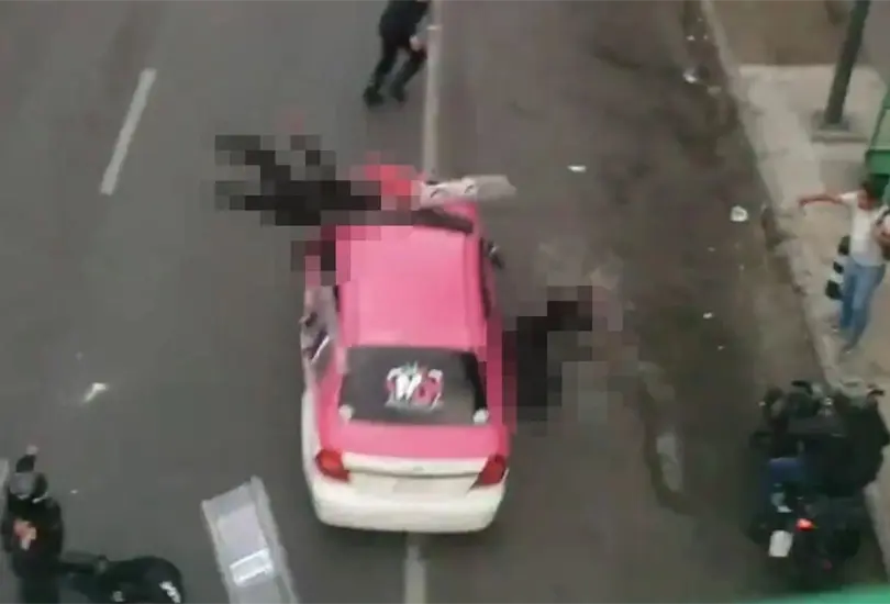 Taxista embiste a polic&iacute;as de la SSC en la zona de El Caminero 
