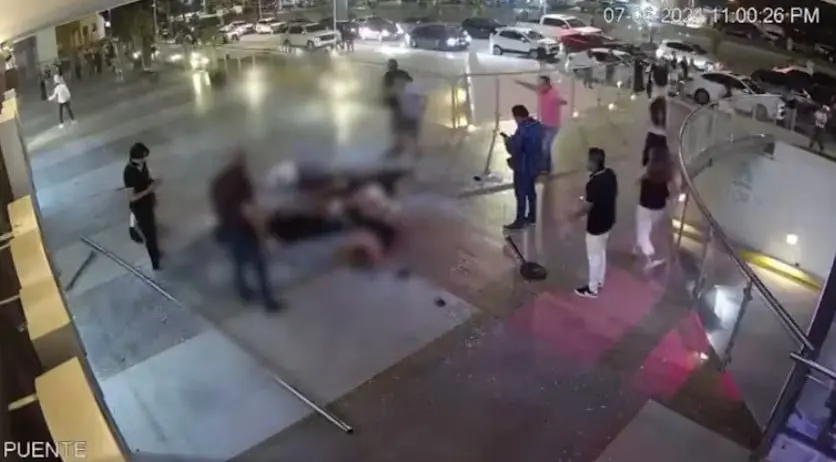 Identifican a jóvenes que murieron en la Plaza Alttus tras caer del antro rich en SLP Identifican a jóvenes que murieron en la Plaza Alttus tras caer del antro rich en SLP