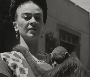 Truco para ver gratis "Frida", el documental sobre la artista mexicana que triunfó en Sundance