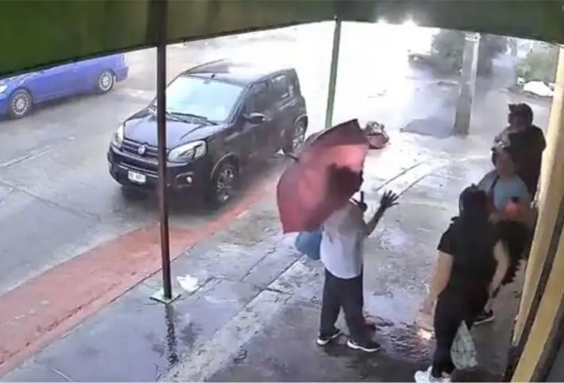 Las personas estaban platicando cuando sucedi&oacute; el acto
