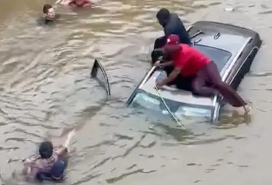 Francisco García, un inmigrante guatemalteco, se convirtió en un héroe al rescatar a una mujer que estaba atrapada en su vehículo inundado.