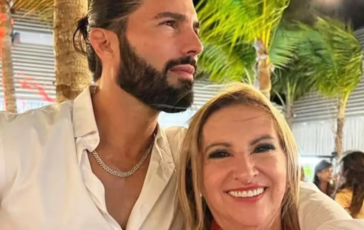 Leticia Guajardo ha ganado fama por hablar mal de Poncho de Nigris y su nuera Marcela Mistral, motivo por el que el conductor decidió poner distancia. Esto no ha detenido a la señora y hasta ha amenazado con demandar a Poncho de Nigris por difamación.