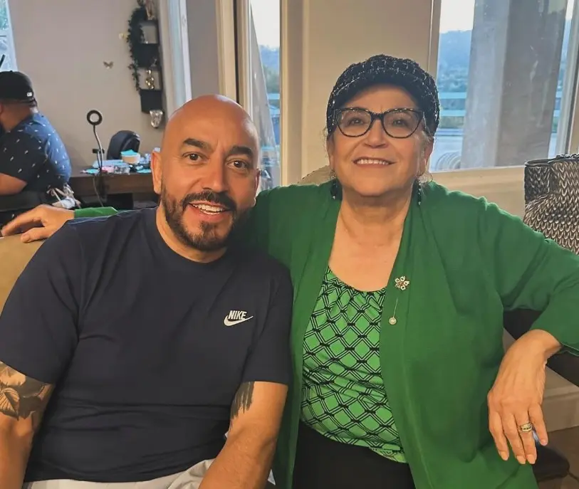 Uno de los casos más famosos de mamás tóxicas es el de Doña Rosa Saavedra, quien constantemente habla mal de sus hijos y de sus nietos frente a la prensa.