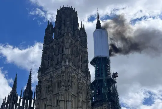 A cinco años del incendio de la catedral en París, se produce otro incendio