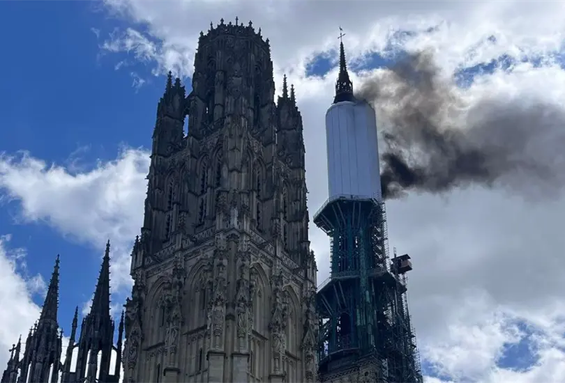 A cinco años del incendio de la catedral en París, se produce otro incendio A cinco años del incendio de la catedral en París, se produce otro incendio