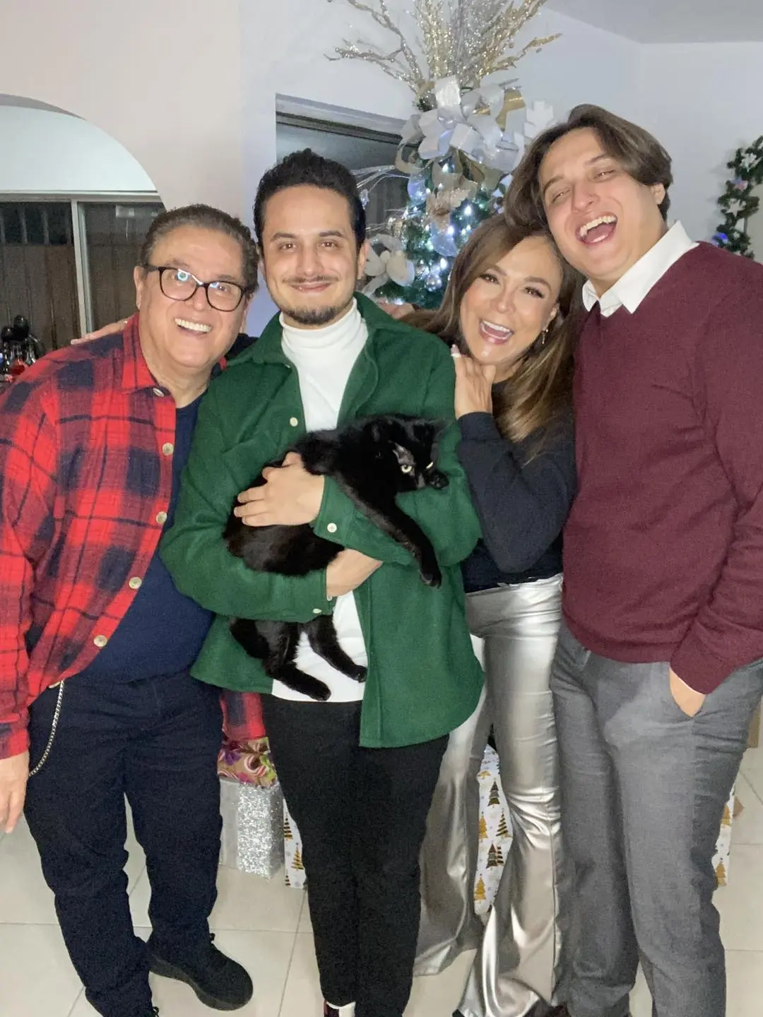 En México, ha sido conductora de programas como 'Con Clase' y 'Vivalavi'.