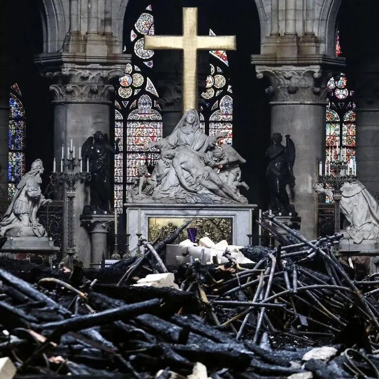 Así acabó en 2019 la catedral de Notre DameFoto: Redes