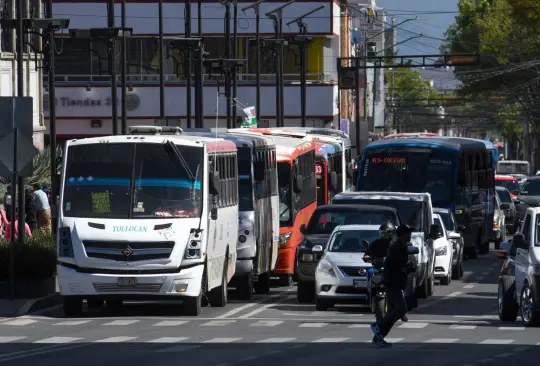 Anuncian aumento al transporte público en Edomex. 