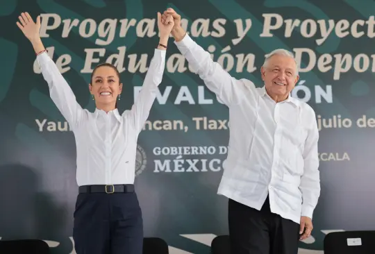 AMLO y Sheinbaum aseguran becas universales para estudiantes: un compromiso con la Educación Pública