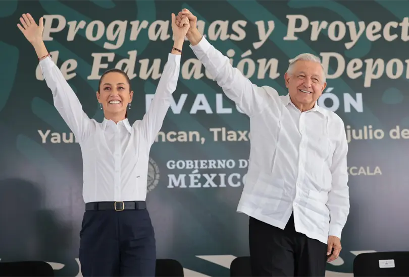 AMLO y Sheinbaum aseguran becas universales para estudiantes: un compromiso con la Educación Pública AMLO y Sheinbaum aseguran becas universales para estudiantes: un compromiso con la Educación Pública