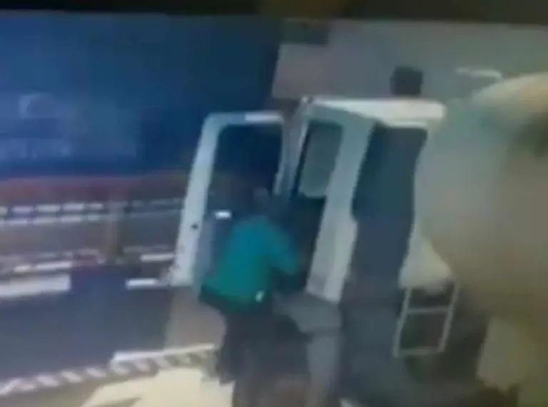 La puerta se cerró inmediatamenteFoto: Captura