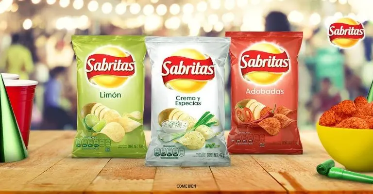 En el mercado existen diversas opciones de botanas saladas. Foto X: @Papas_Sabritas