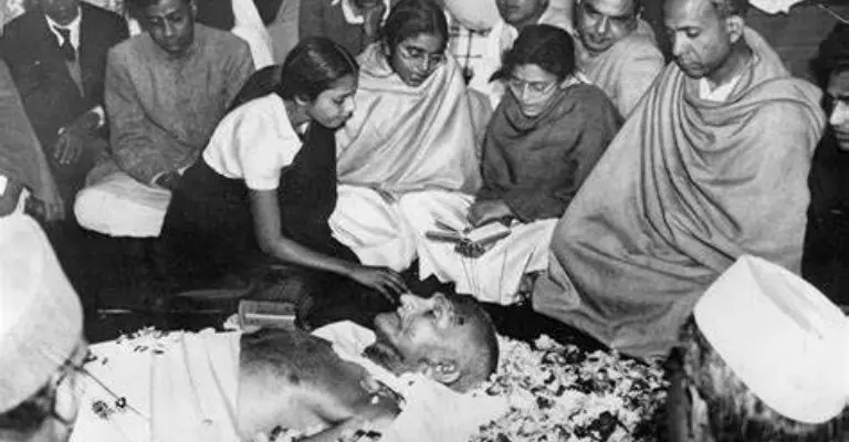 La muerte de Gandhi fue de profunda tristeza para miles de personasFoto: Especial