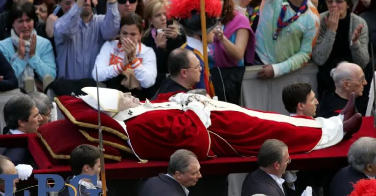 Juan Pablo II fue despedido por miles de personas cuando ocurrió su muerteFoto: Especial