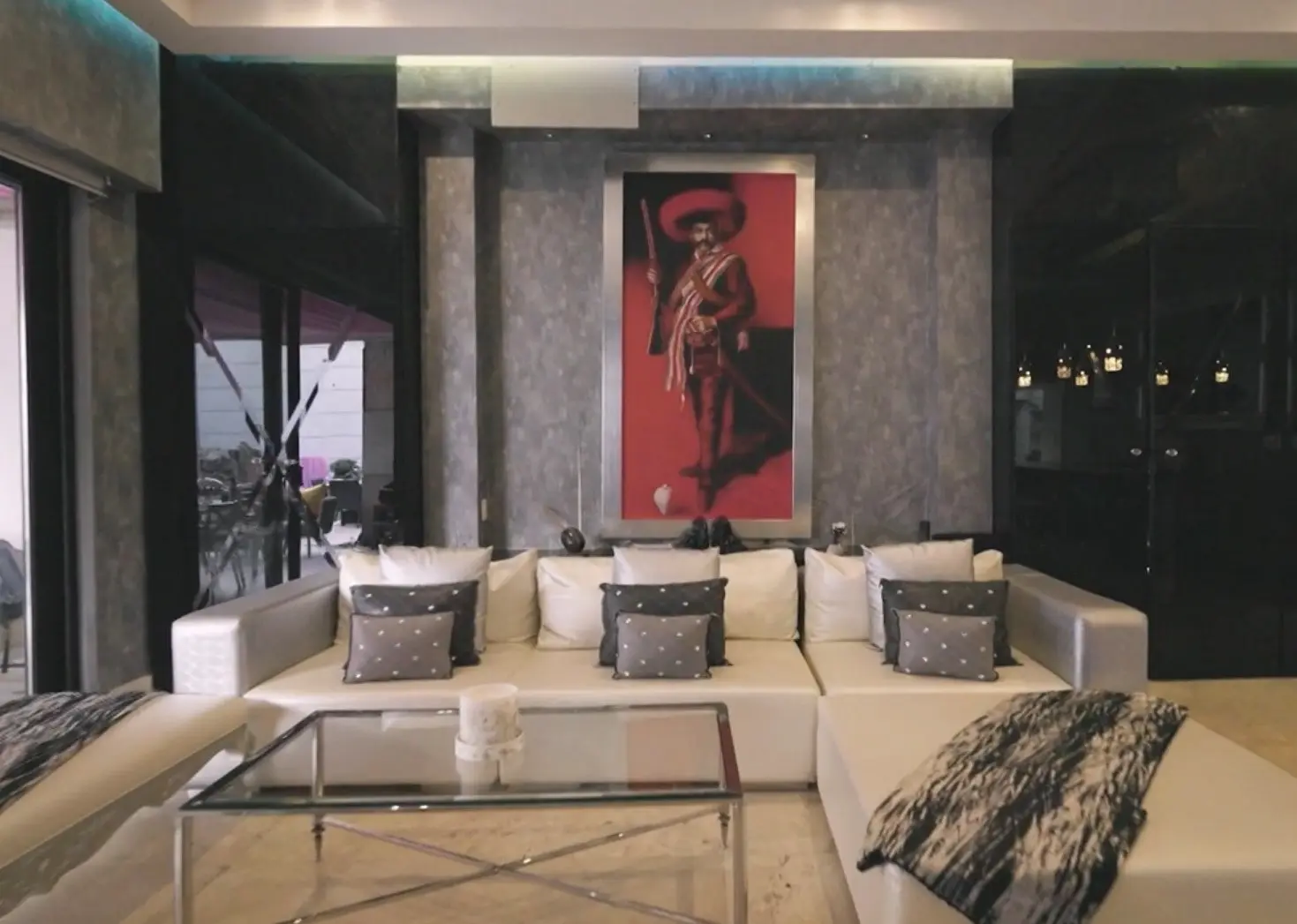 Belinda tiene su casa llena de obras de arte, pues asegura que le gusta sentirse como en una galer&iacute;a.