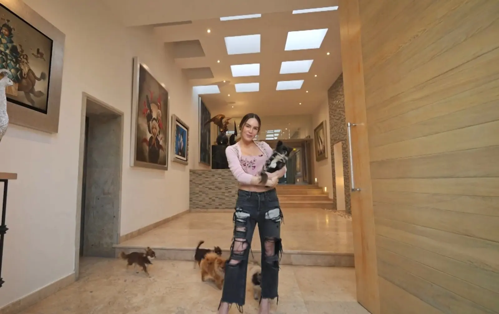 As&iacute; es la lujosa casa donde vive Belinda