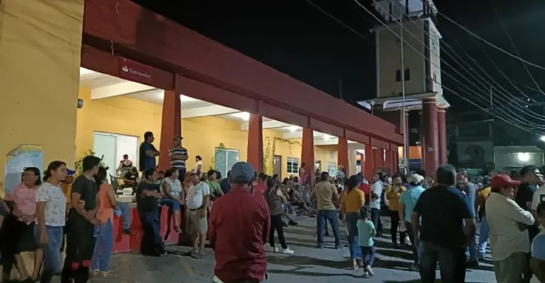 Así se veía durante la noche el municipioFoto: Redes