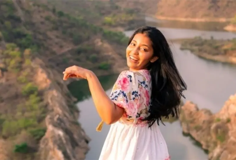 Influencer de viajes muere tr&aacute;gicamente al caer de una cascada 
