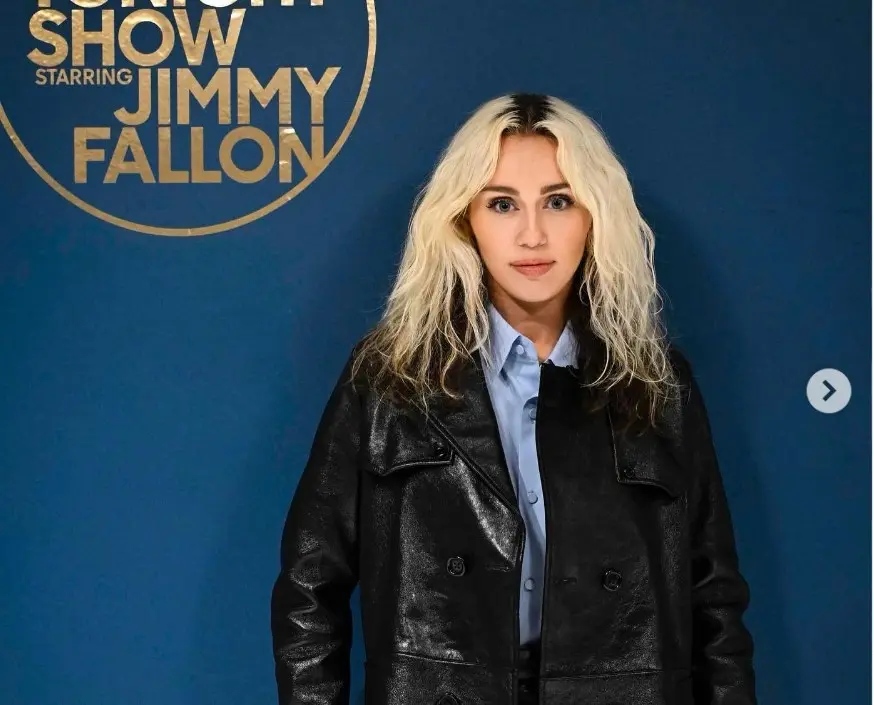 La cantante fue vegana durante 7 años tras la muerte de su perro, pero en 2020 abandonó ese estilo de alimentación y volvió a comer pescado porque su cerebro no estaba funcionando adecuadamente.