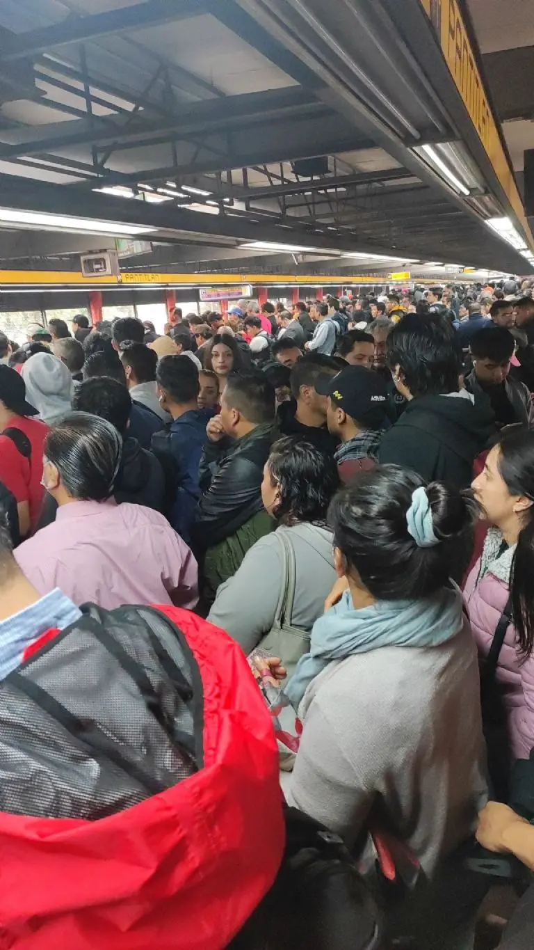 Así se vio el Metro en la línea 5Foto: Redes