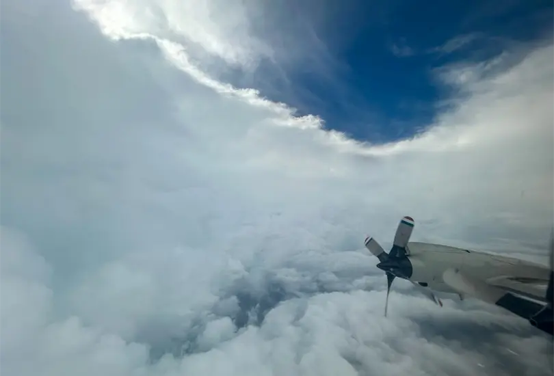 Cient&iacute;ficos captan video desde el ojo del hurac&aacute;n Beryl