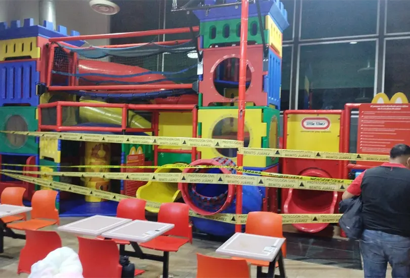 Tragedia en McDonalds: estructura de juegos se derrumba y deja a siete niños heridos Tragedia en McDonalds: estructura de juegos se derrumba y deja a siete niños heridos