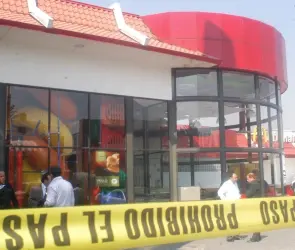 "Estaba vomitando sangre": Padres exigen justicia para sus hijos tras tragedia en McDonalds