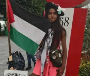 VIDEO | Sally, la &uacute;ltima persona acampando por Palestina en el Z&oacute;calo de CDMX