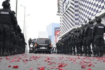 Homenaje Aéreo: Cóndores lanzan pétalos de rosas en el funeral de Milton Morales, jefe de la SSC-CDMX Homenaje Aéreo: Cóndores lanzan pétalos de rosas en el funeral de Milton Morales, jefe de la SSC-CDMX