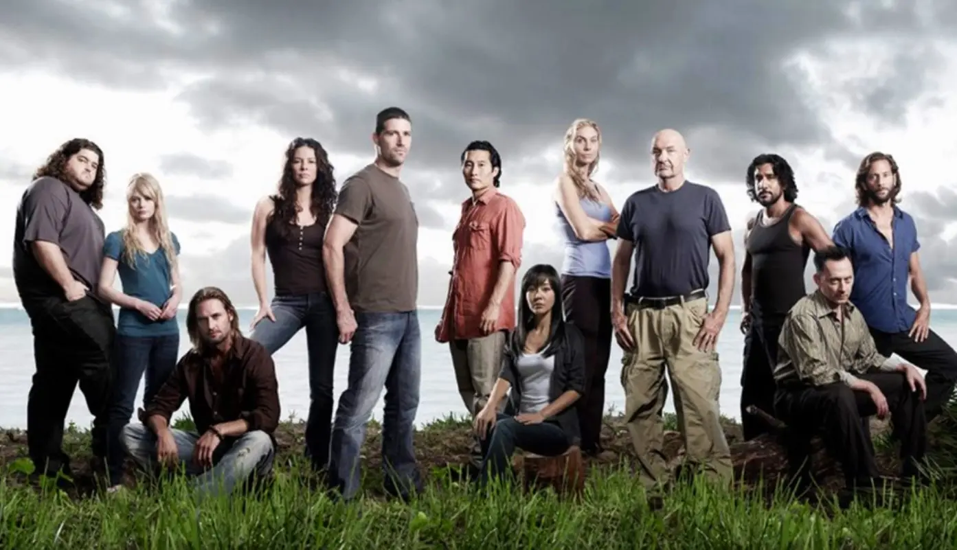 'Lost' ha sido una de las series de ciencia ficci&oacute;n m&aacute;s exitosas de los &uacute;ltimos a&ntilde;os. La trama sigue a los pasajeros del vuelo 815 de Oceanic Airlines que sobreviven a un accidente a&eacute;reo, pero caen en una isla llena de misterios donde tienen que aprender a sobrevivir.