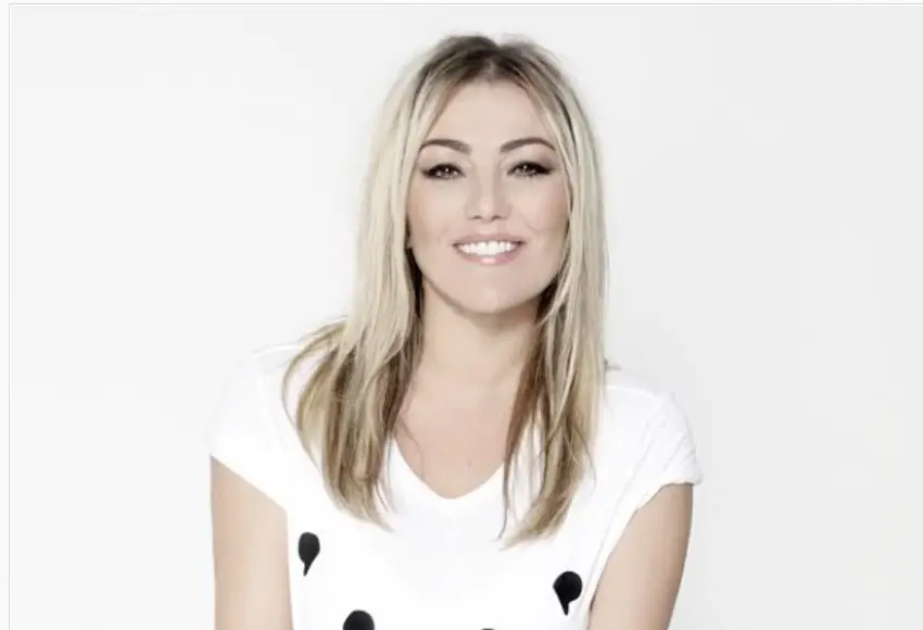 En 1997, la banda gan&oacute; un concurso y enviaron una canci&oacute;n a Sony Music, comenzando as&iacute; su carrera discogr&aacute;fica.