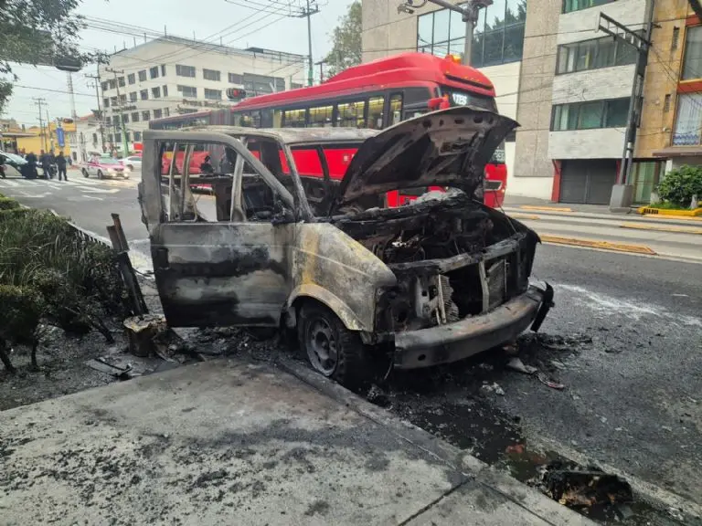Así quedó la camioneta después del incendioFoto: Redes