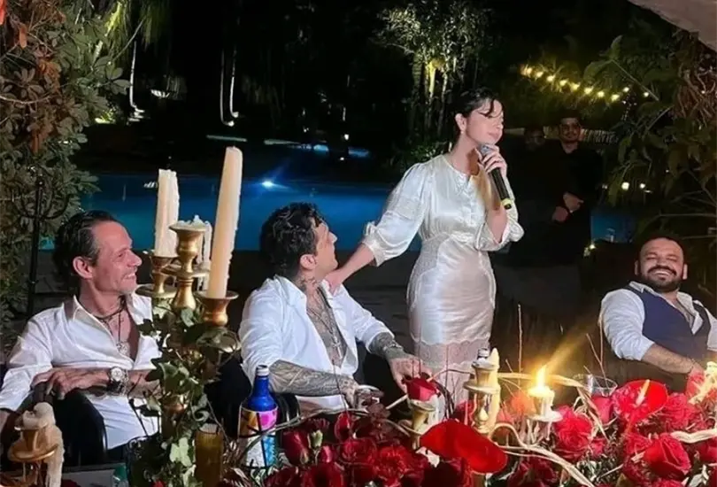 Ángela Aguilar le canta a Nodal Ángela Aguilar le canta a Nodal