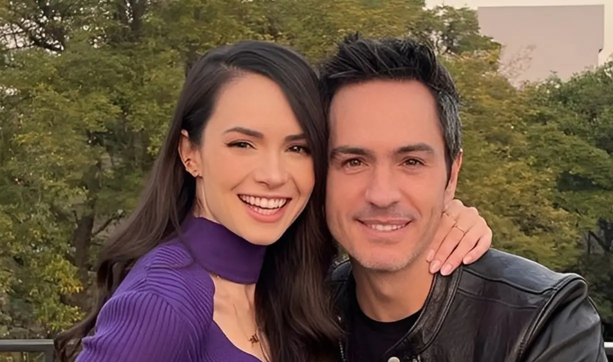 Versiones extraoficiales indican que Paulina no toleró que Mauricio se fuera de viaje con sus ex esposas e hijas. Aunque la modelo señaló que fue porque sus vidas estaban tomando caminos diferentes.