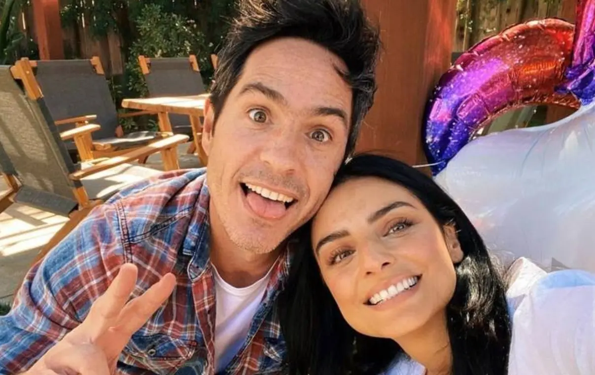 La pareja se conoció en la película 'A la Mala' en 2014. Dos años después se casaron, pero en 2020 anunciaron su divorcio luego de estar algunos meses separados.