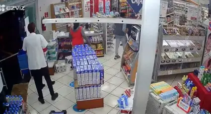 Terror en Michoacán: violentos asaltantes disparan contra dos empleadas de Farmacias Guadalajara; una perdió la vida