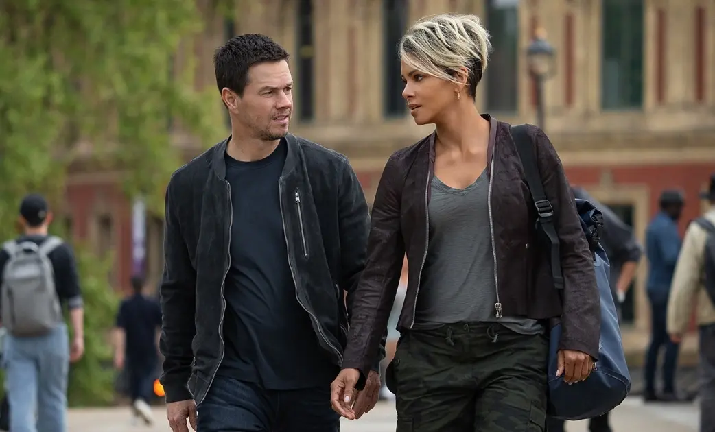 El Sindicato (16 de agosto). Un obrero de Nueva Jersey se convierte en agente secreto cuando su amor de la escuela lo recluta para una misi&oacute;n de espionaje.