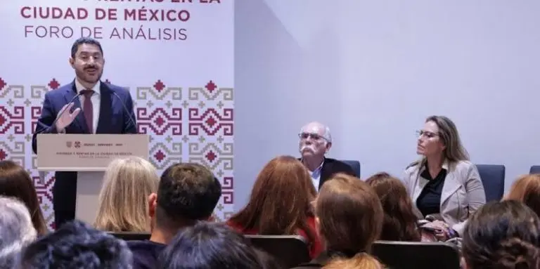 Presentación de problemática durante el Foro Vivienda y Rentas en la Ciudad de México