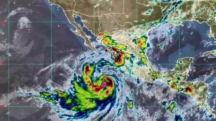 Cicl&oacute;n Carlotta: LLUVIAS intensas y TORMENTAS el&eacute;ctricas en varios estados de M&eacute;xico