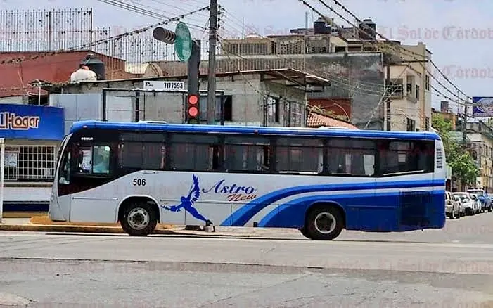 Mujer da a luz en el autobús y pasajera la ayuda a realizar el parto: "Aquí hay una enfermera" Mujer da a luz en el autobús y pasajera la ayuda a realizar el parto: "Aquí hay una enfermera"