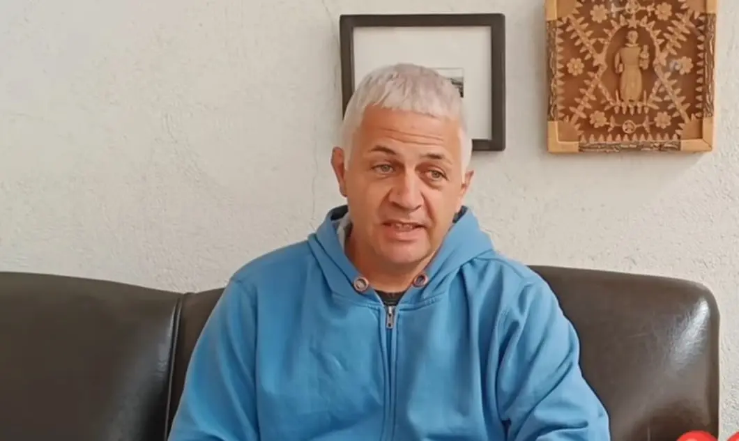 Reemplaz&oacute; a David como la ficha blanca. En la actualidad contin&uacute;a dedic&aacute;ndose a la m&uacute;sica y tiene una banda llamada Plat&oacute;n con su hermano Jes&uacute;s.