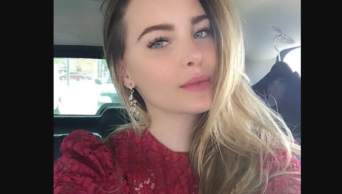 En 2016, diseñó su línea de zapatos que se vendía a través de Capa de Ozono.