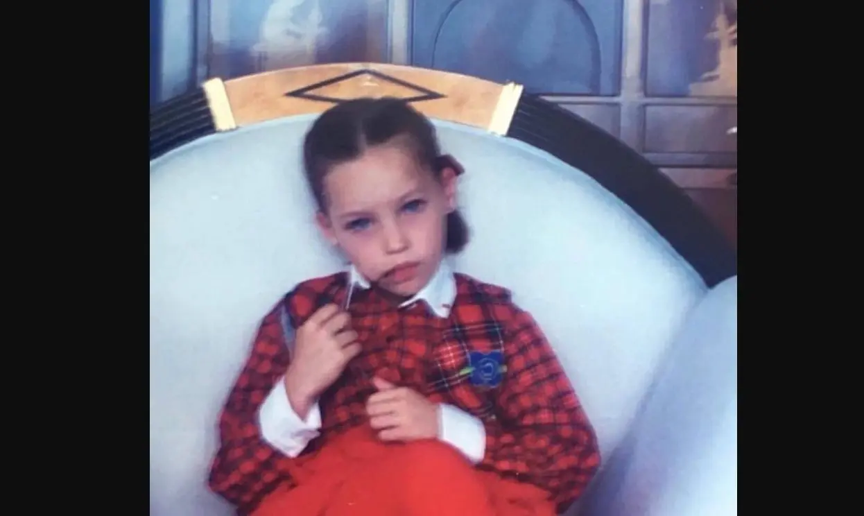 Se mudó a México cuando tenía apenas 4 años de edad por los negocios de su padre.